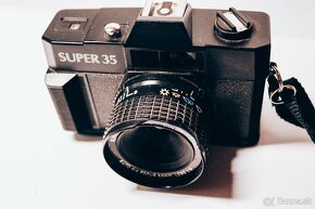 Analógový fotoaparát na 35 mm - film Super 35 - 3