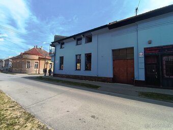 Zrekonštruovaná komerčná budova v Tornali - 3