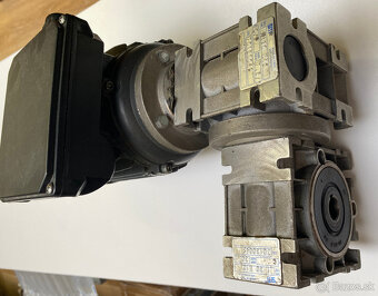 Elektro motor s dvoma prevodovkami SITI Riduttori Italy 90W - 3