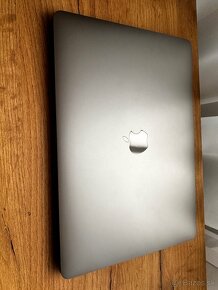 MacBook pro - 3
