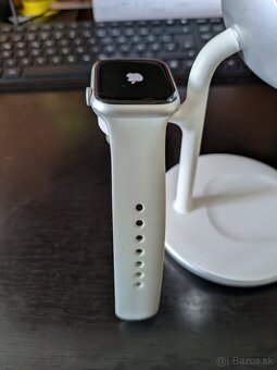 Apple Watch Series 8 – 45 mm Silver Aluminum - 3