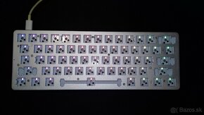 Glorious GMMK Compact 1. gen (Biela) - 3