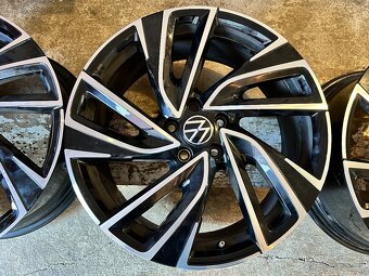 VW Adelaide 5x112 R19 original - 3