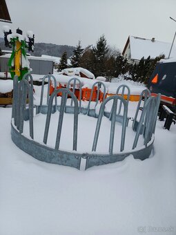 Predám krmelec krmitko na seno - 3