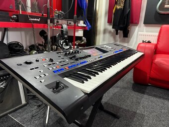 Yamaha Genos - 3