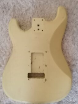 Telo z gitary SX - 3
