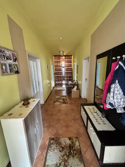 ZNÍŽENÁ CENA Ponúkame na predaj priestranný tehlový rodinný - 3