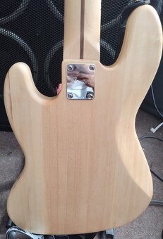 Squier jazz bass 5 - 3