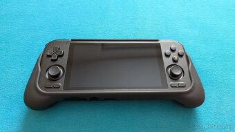 Retroid pocket 4 pro, pevné púzdro, ergonomický úchop - 3