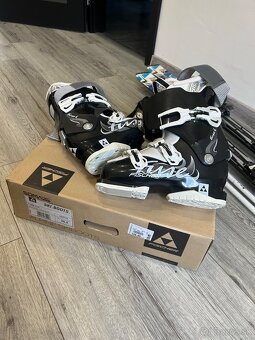 Predám lyže s topánkami a palicami - 3