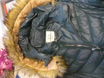 Zimná bunda s kožušinovou kapucňou, veľ. 38 - 3