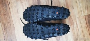 Topánky Innov8 Mudclaw 275 čierny veľ 45 (29.5 cms) - 3