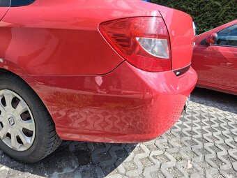 Predam zadný nárazník na renault Thália 1.2 55kw rok 2011 - 3