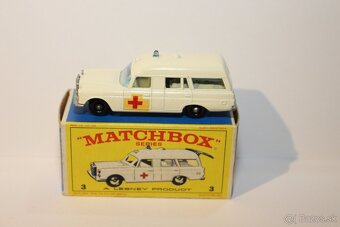 Matchbox RW Mercedes Benz Binz ambulance - 3