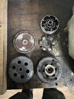 Predám variator zo spojkou a remeňom na skúter gy6 50 v - 3