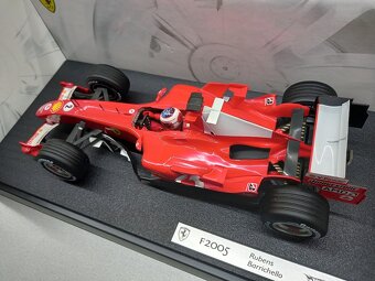 F1 FERRARI F2005 2005 RUBENS BARRICHELLO HOTWHEELS 1:18 - 3