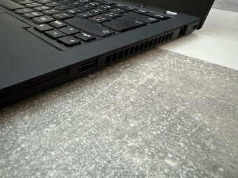Spoľahlivý ThinkPad T490 i5-8.gen 8GB RAM 256GB - 3