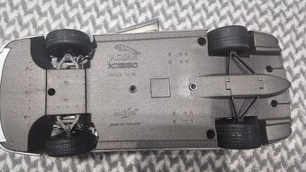 Model 1:18 Jaguar XJ220 - 3