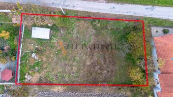 ALL INCLUSIVE l NA PREDAJ STAVEBNÝ POZEMOK 637 M2, TOMAŠÍKOV - 3