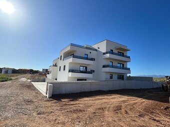 3-izboý apartmán v novostavbe s výhľadom na more /Chorvátsko - 3