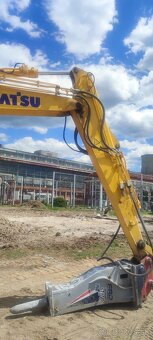 Postúpenie leasingu komatsu PC138 - 3