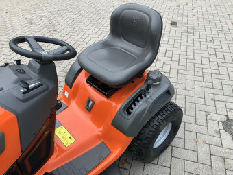 Trávnikový traktor Husqvarna, Model TS 243T - 3