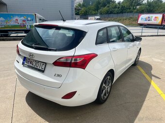 Hyundai i30 1.6 CRDi 4 500€ - 3
