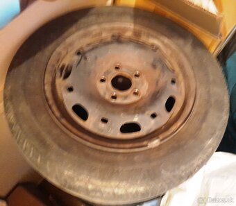 Predám 2 ks celoročných kolies 165/70 R14, pasujú na Fábiu, - 3