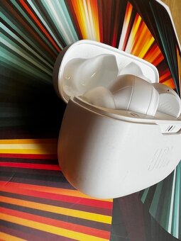 Bezdrôtové slúchadlá s mikrofónom JBL wave Beam biele - 3