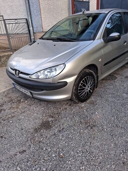 Peugeot 206 1.4 44kw benzín - 3