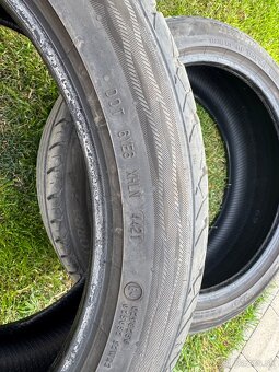 235/45 R19 - 3