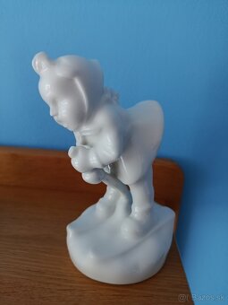 Lyžařka dětský motiv,vyrobeno Royal Dux - 3