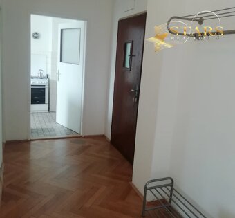 Ponúkame na predaj 2 izbový byt v priamom centre mesta Brati - 3
