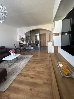 REZERVOVANÝ  Kvalitne zrekonštruovaný veľký 3-izbový byt s  - 3