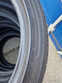 235/40R19 letné - 3
