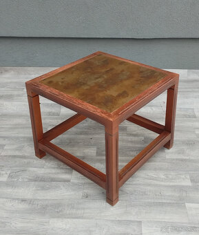 Stolík štvorcový s nadčasovým dizajnom. - 3