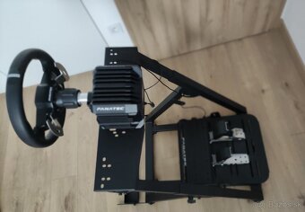 Volant Fanatec so stojanom - 3