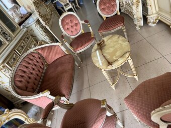 Staré sedenie so stolíkom. - 3