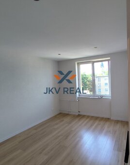 NA PREDAJ: 2-izbový byt po kompletnej rekonštrukcii - 3