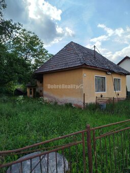 Veľký stavebný pozemok s rodinným domom v tichom prostredí . - 3