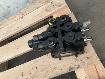 Čelní nakladač na traktor Case Maxxum - 3