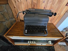 Rádio a písací stroj - 3