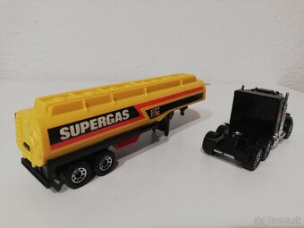 Matchbox Convoy CY 7, Petrol Tanker, England - 3