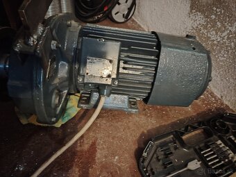 Motor s uhlovou prevodovkou - 3