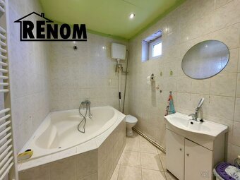 Rezervovaný // Rodinný dom na cca 9ár pozemku - 3
