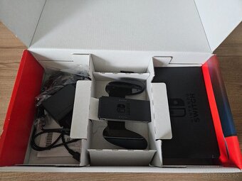 Nintendo Switch + Obal - 3