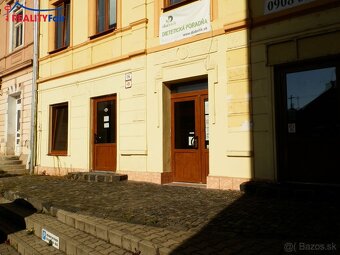 PRENÁJOM-obchodného priestoru s parkovacím miestom - Horná u - 3
