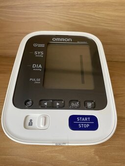 Tlakomer OMRON M6 Comfort - 3