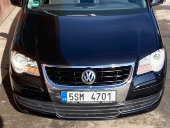 VOLKSWAGEN TOURAN DSG 2,0TDi 5míst záruka km - 3