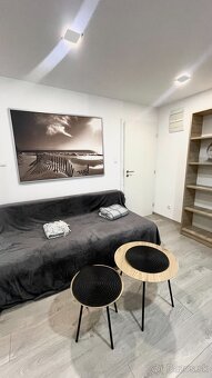 NA PRENÁJOM: Menší 2 izbový byt priamo v centre mesta na Pe - 3